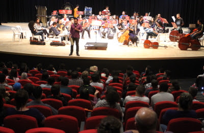 Aula inaugural do processo seletivo 2016 da Orquestra Sinfônica Jovem de Jacareí na sala Ariano Suassuna, do EducaMais Jacareí. Crédito: Valter Pereira/PMJ