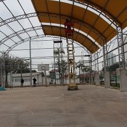 Quadra da EMEF Tito Máximo recebe cobertura. Crédito: Cristina Reis/PMJ