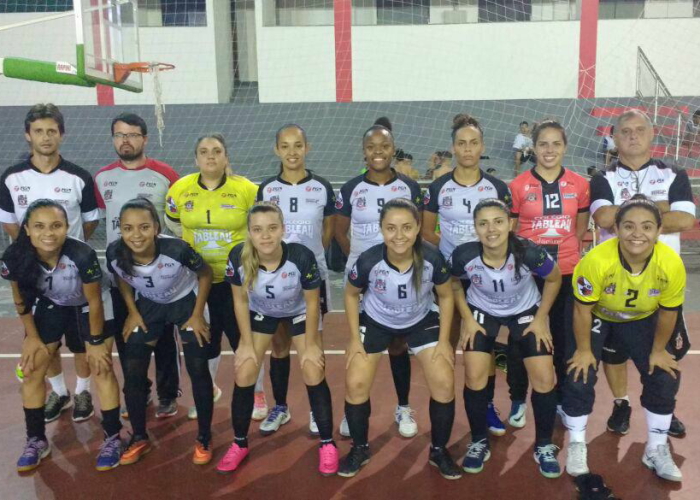 Futsal de Jacareí goleia no Paulista e vôlei adaptado vence na