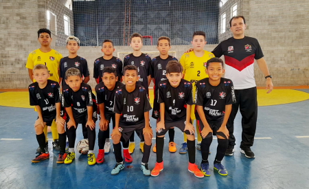 Futsal de Jacareí goleia no Paulista e vôlei adaptado vence na